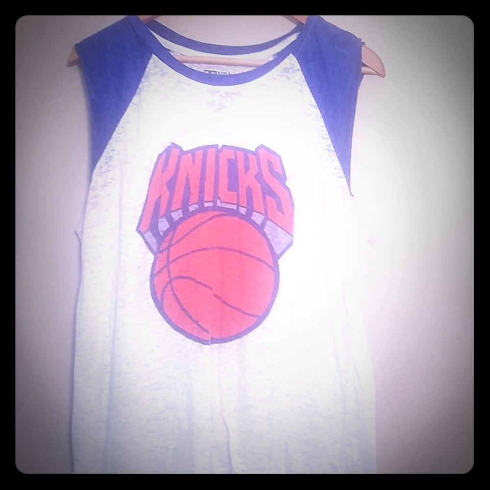 Knicks shirt sz L